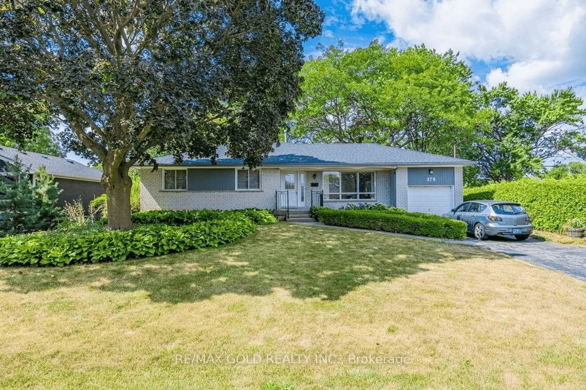 In a prime Oakville address